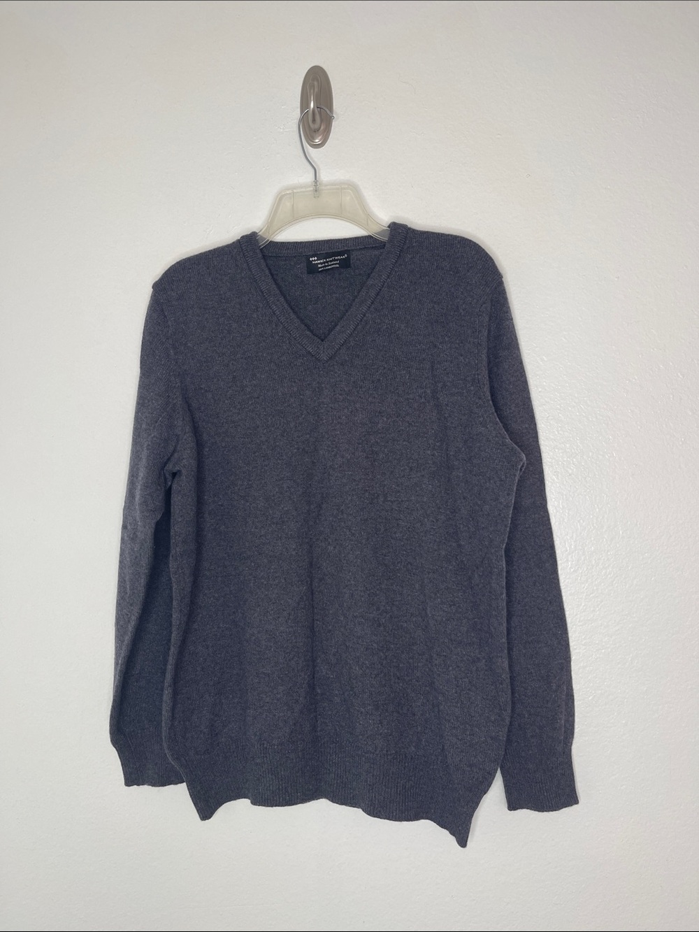 Hawick Knitwear Scotland  100% Lambswool V Neck Blue Gray Sweater Size Medium
